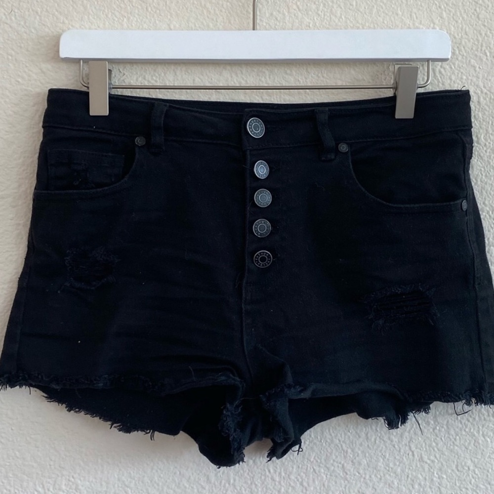 Refuge multi button shorts